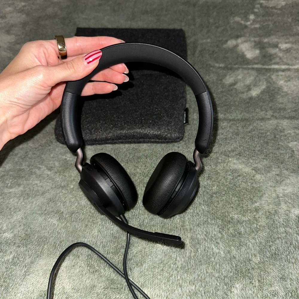 Jabra Evolve2 40 USB-C headset BRAND NEW NEVER USED - Picture 2 of 7